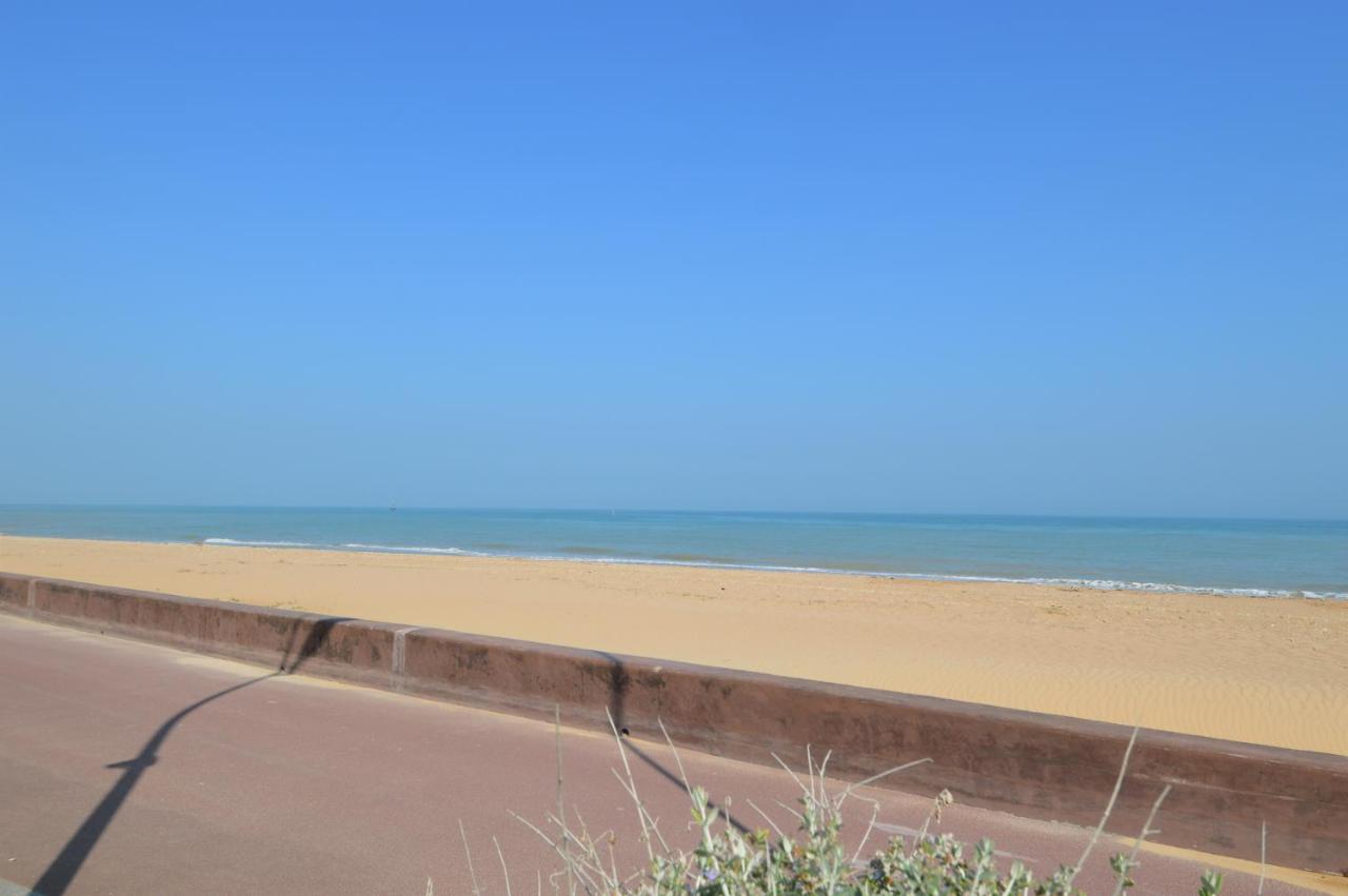 Appartement Moderne Avec Terrasse A 500M De La Mer Courseulles-sur-Mer Eksteriør billede