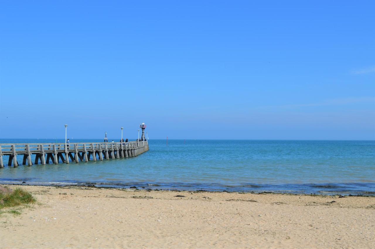 Appartement Moderne Avec Terrasse A 500M De La Mer Courseulles-sur-Mer Eksteriør billede
